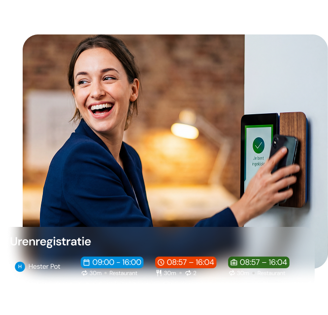 Medewerker klokt via een kloksysteem en je ziet de gewerkte uren